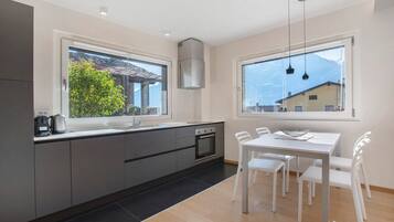 Kühlschrank, Ofen, Herdplatte, Geschirrspüler