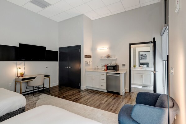 1 bedroom, desk, iron/ironing board, free WiFi - Professional Retreat Double Queen Room (Nashville)