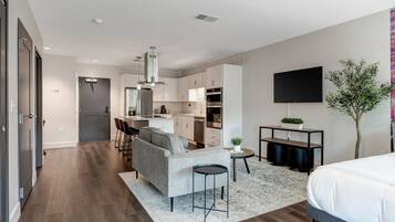 1 bedroom, desk, iron/ironing board, free WiFi