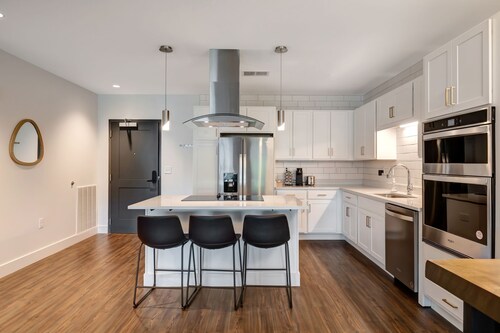 New Apartment Perfectly Nestled Between Downtown and BNA