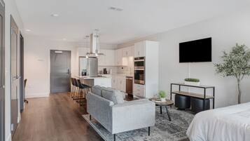 1 bedroom, desk, iron/ironing board, WiFi