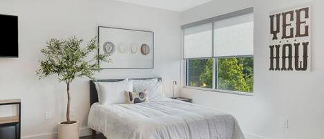 1 bedroom, desk, iron/ironing board, WiFi