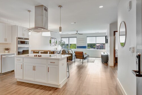 Home Run Hideaway: Brand New One Bedroom in Nashville