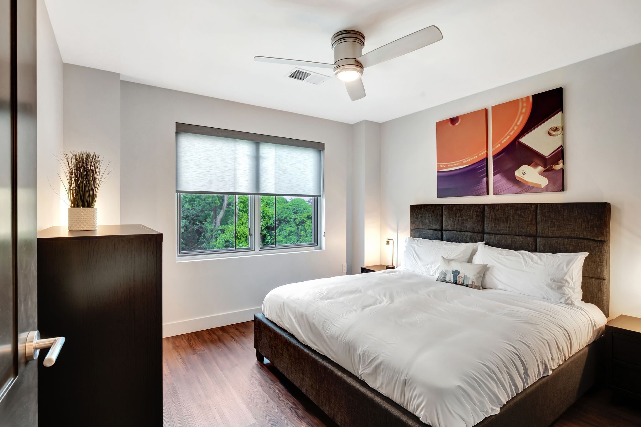 1 soverom, skrivebord, strykejern/-brett og wi-fi (inkludert)