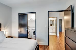1 bedroom, iron/ironing board, free WiFi, bed sheets - Tune Town Terrace: Your Nashville Adventure Awaits (Nashville)
