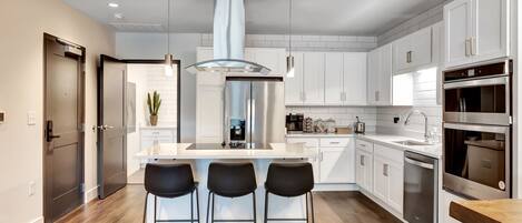 Micro-ondes, four, plaque de cuisson, lave-vaisselle