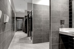 Doccia, asciugacapelli, asciugamani