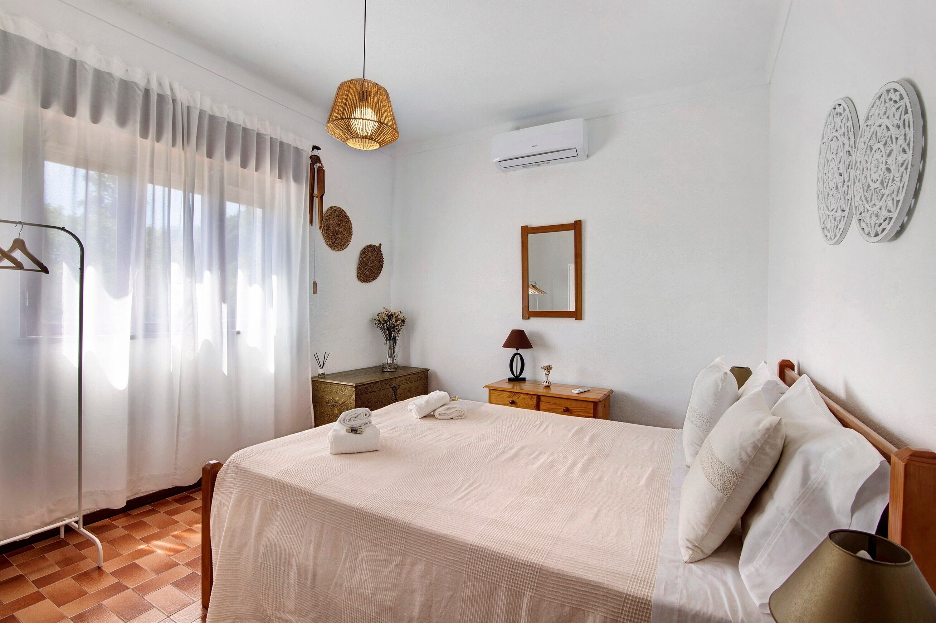 3 bedrooms, iron/ironing board, free WiFi, bed sheets