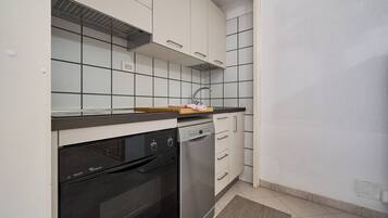 Frigorifero, forno, piano cottura, lavastoviglie