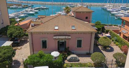 Holiday Home 'Villa Liberty Rosa' with Sea View, Wi-Fi and Air Conditioning