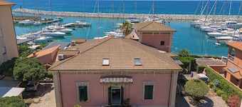 Holiday Home 'Villa Liberty Rosa' with Sea View, Wi-Fi and Air Conditioning