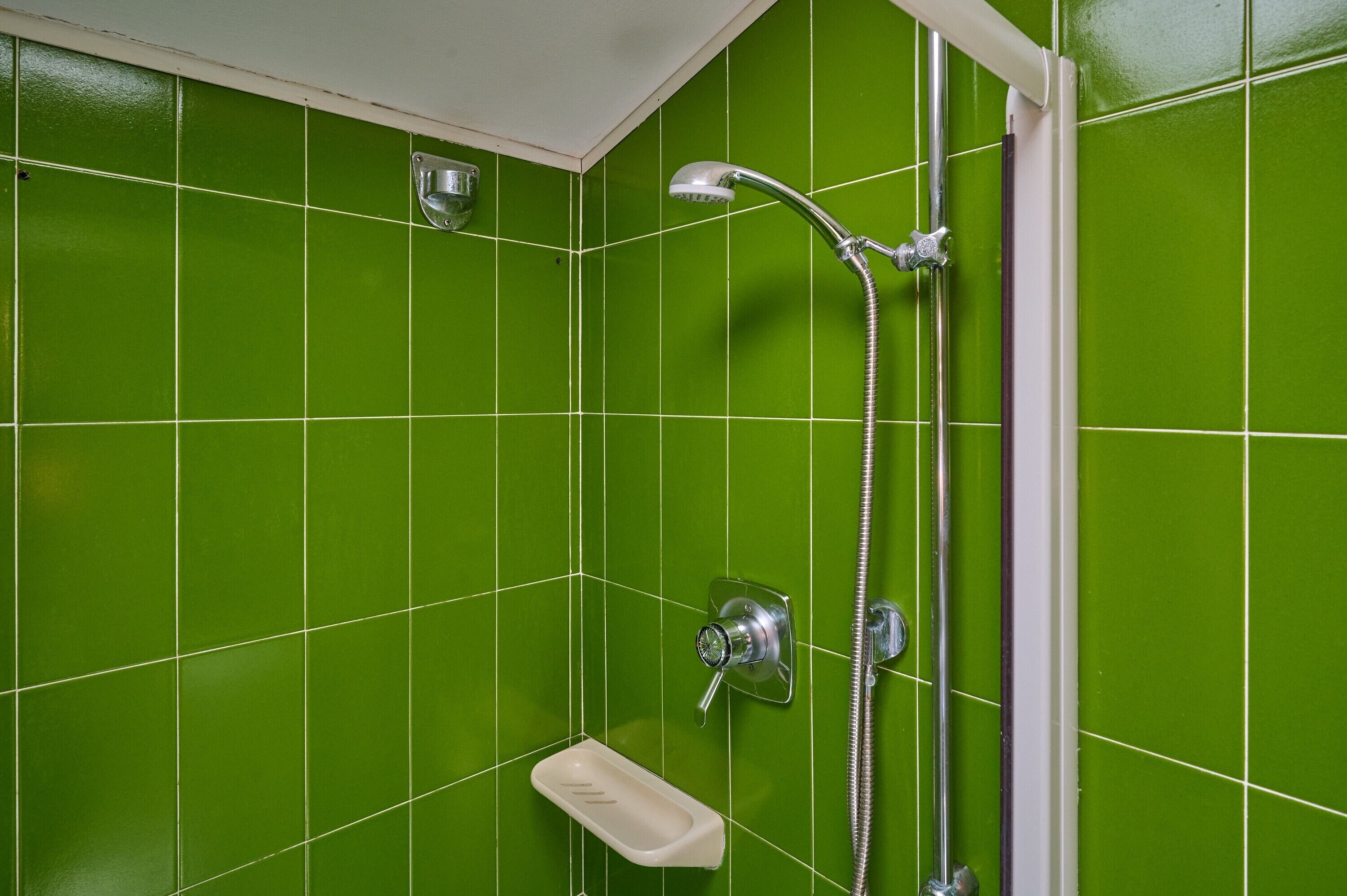 Shower, towels