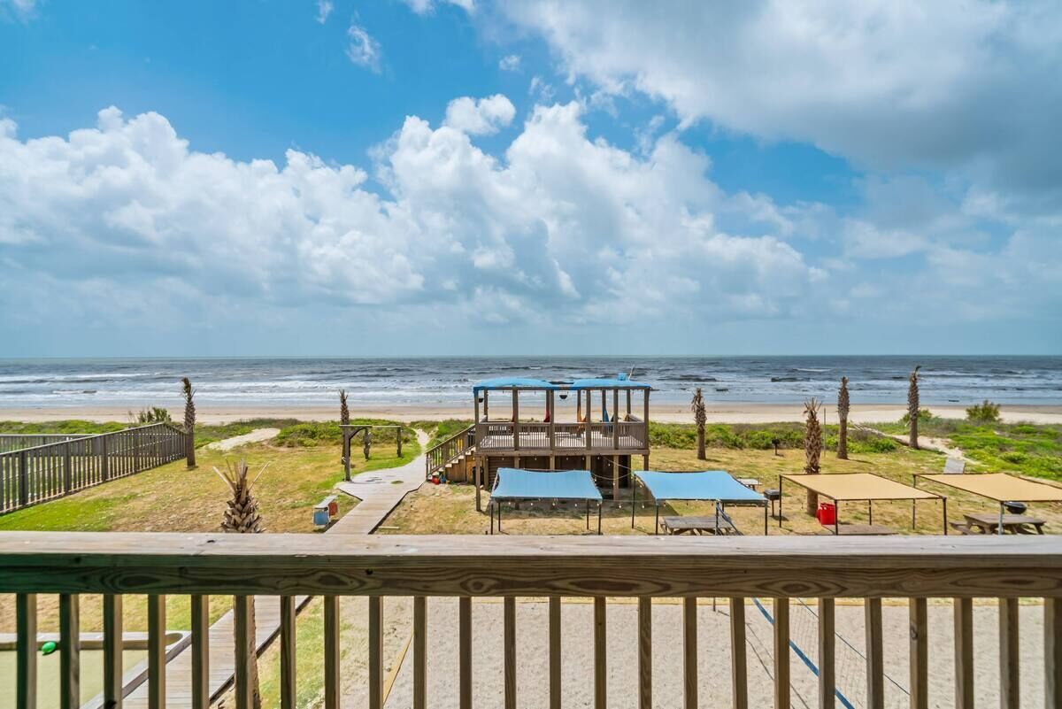 BORA 304 Oceanfront BeachBungalow