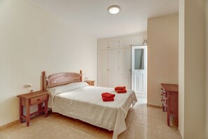 2 bedrooms, free WiFi, bed sheets - Vacation Apartment 'Isla 3' with Wi-Fi (San Isidro)