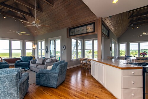 Tequila Sunset:Amazing Dog Friendly Home;Ocean Views/Private Dock; Minutes to Beach;Elevator/WiFi