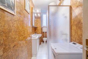 Dusj, hårføner og bidé