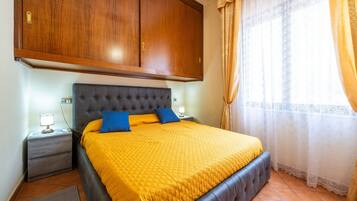 1 dormitori i roba de llit