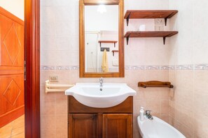 Shower, towels