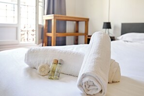 1 habitación, tabla de planchar con plancha, wifi y ropa de cama 