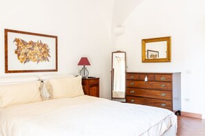 1 slaapkamer, een strijkplank/strijkijzer, wifi, beddengoed