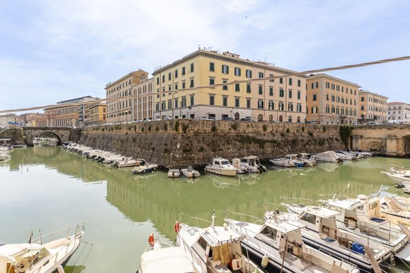 Marina - Livorno Central and Chic Apartment with Terrace (Livorno)