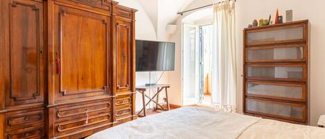 1 slaapkamer, een strijkplank/strijkijzer, wifi, beddengoed