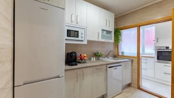 Frigorífic, microones, forn i placa de cuina