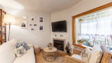 Tv, pejs, bordtennisbord