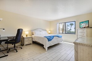 3 bedrooms, desk, iron/ironing board, free WiFi - Sun, Sea & Sand – Oceanfront Condo w/ Heated Pool & Balcony Views ☀️ (Cape Canaveral)