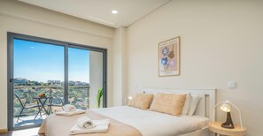 アイロン / アイロン台、WiFi (無料)、ベッドシーツ