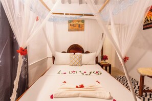 5 chambres, fer et planche à repasser, Wi-Fi, draps fournis