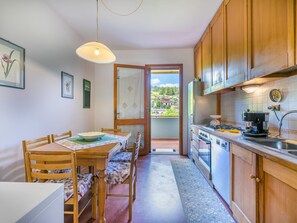Refrigerador, microondas, horno y lavavajillas 