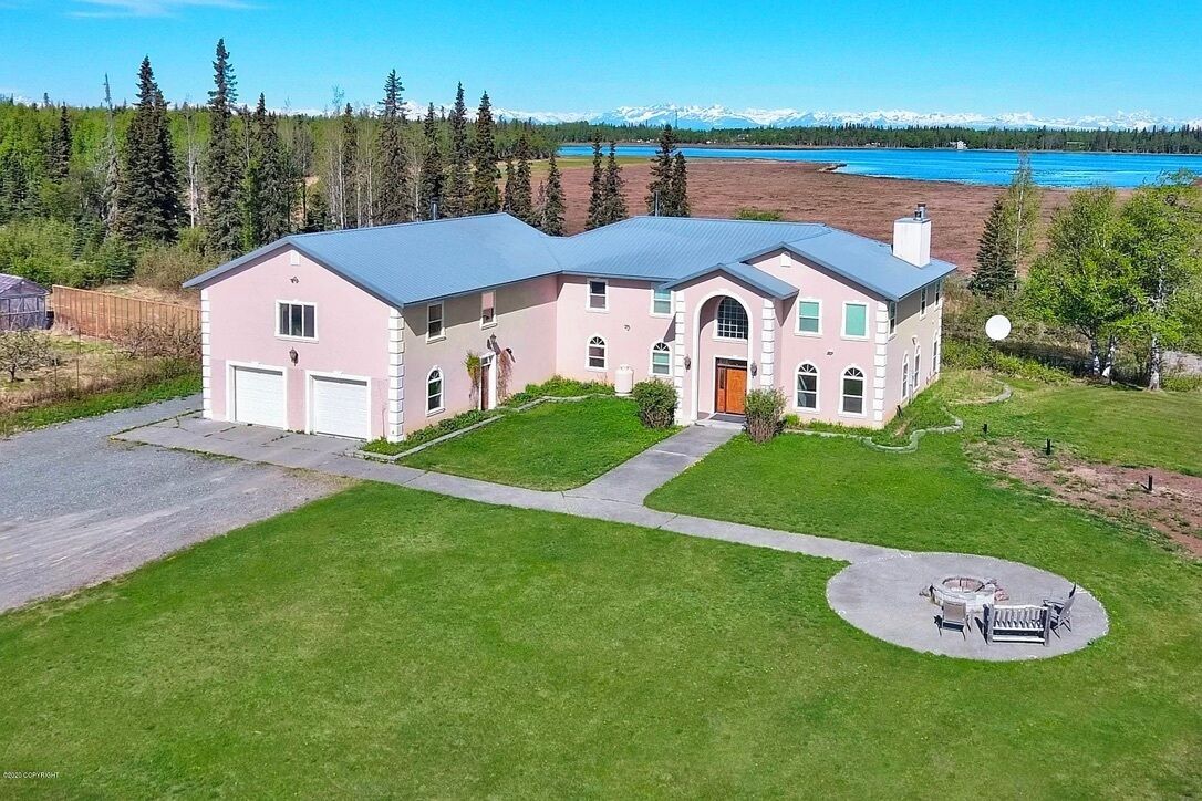 Spacious Lake Vista Grand Villa - 7BR, Hot Tub, Sauna, WiFi, Spa, Fire Pit