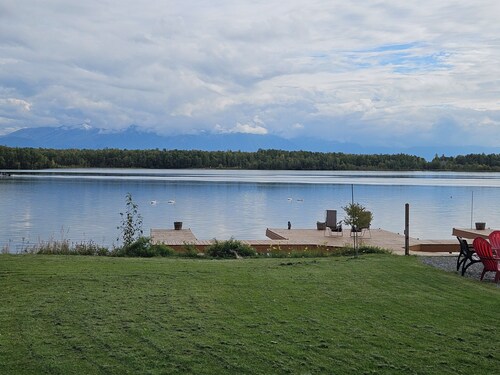 Modern Lake Lucille Lakefront, Whole 5 bedroom house, Private dock & games

