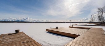 Modern Lake Lucille Lakefront, Whole 5 bedroom house, Private dock & games
