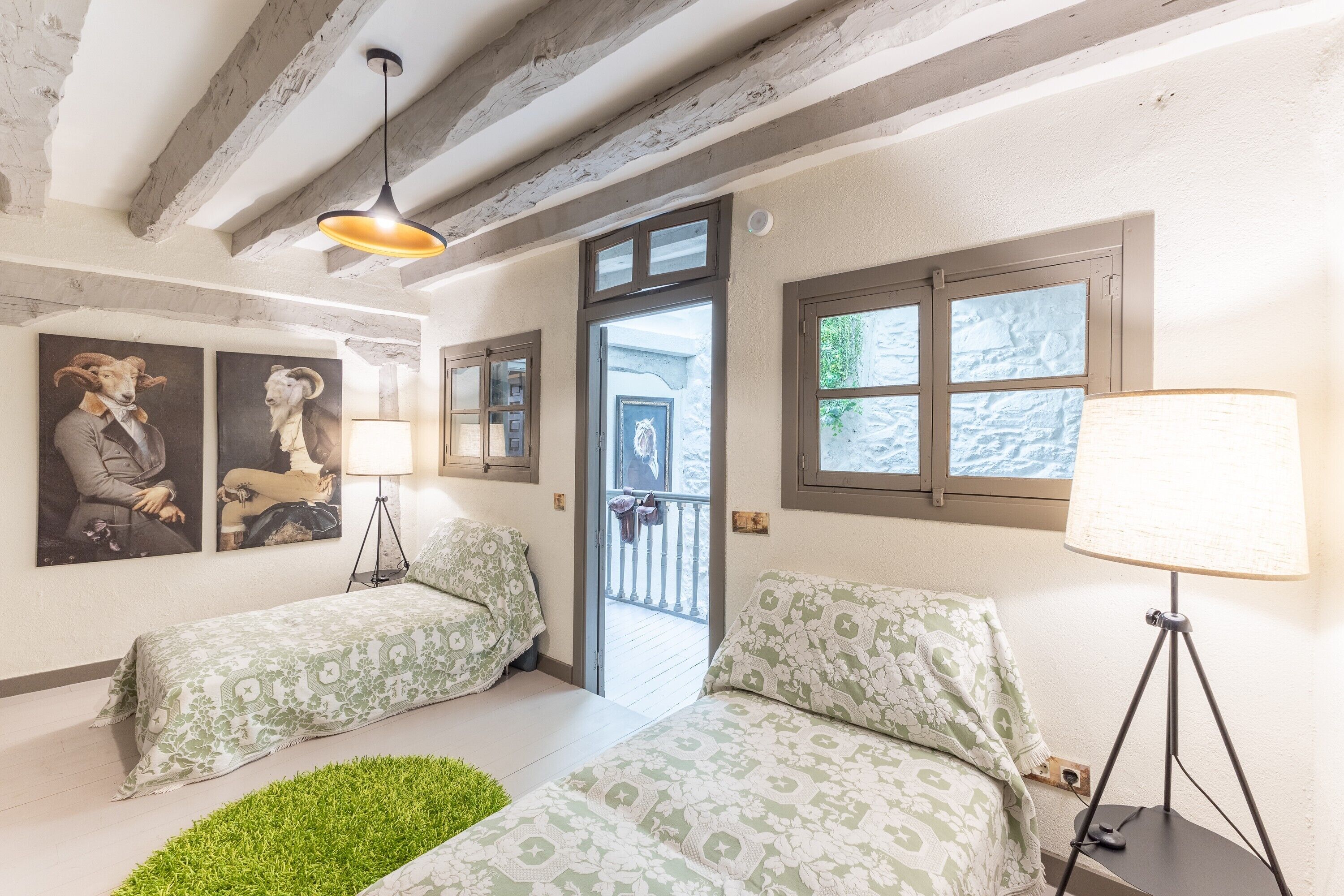 5 habitaciones, tabla de planchar con plancha y wifi gratis 