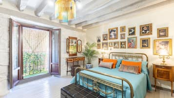 5 bedrooms, iron/ironing board, free WiFi, bed sheets