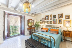 5 bedrooms, iron/ironing board, free WiFi, bed sheets - Country House 'La Casona Del Tio Pedro' with Private Garden, Balcony and Wi-Fi (Cadalso de los Vidrios)