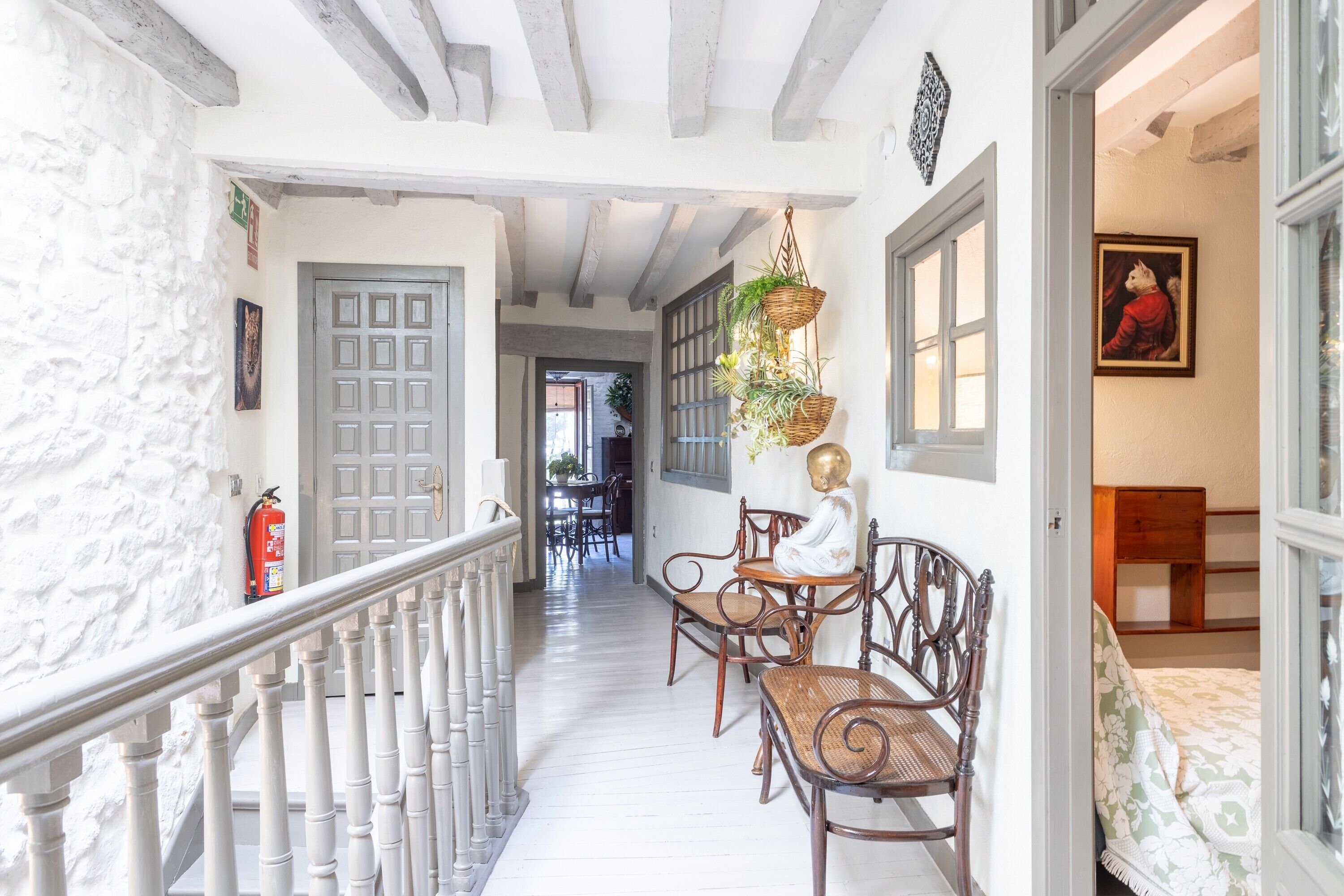 5 slaapkamers, een strijkplank/strijkijzer, gratis wifi, beddengoed