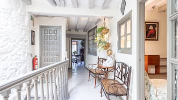 5 slaapkamers, een strijkplank/strijkijzer, gratis wifi, beddengoed