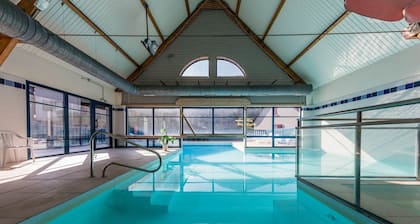 Apartamento 'Arreau'xygène Duplex 7-9pers' con vistas a la montaña, piscina compartida y Wi-Fi