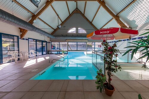 'Arreau'xygène Duplex Apartment for 7-9 Guests with Mountain View, Shared Pool, and Wi-Fi