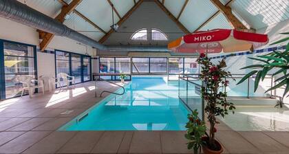 'Arreau'xygène Duplex Apartment for 7-9 Guests with Mountain View, Shared Pool, and Wi-Fi
