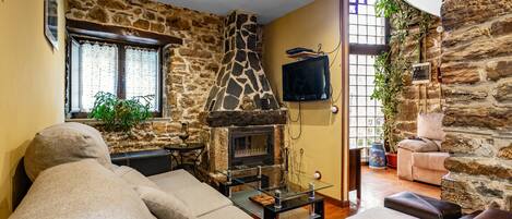 TV, fireplace, DVD player, ping pong