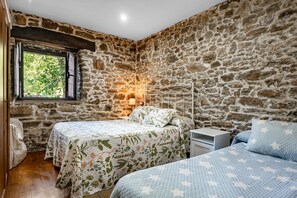 4 chambres, fer et planche à repasser, Wi-Fi gratuit, draps fournis