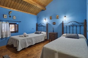 4 bedrooms, free WiFi, bed sheets