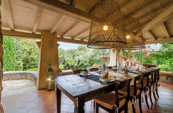 Outdoor dining