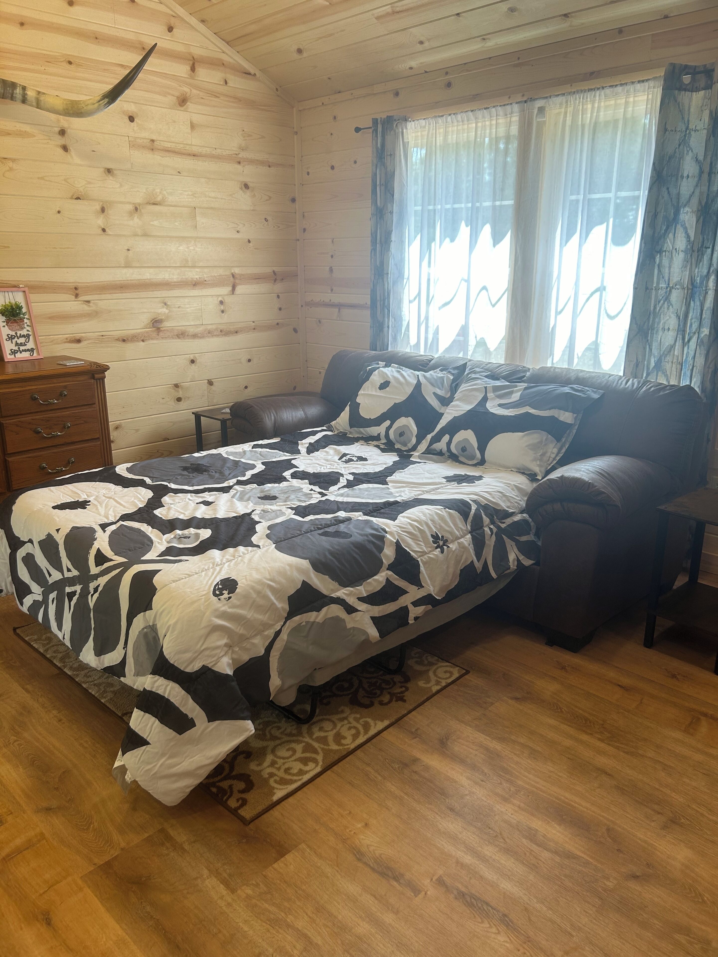 1 bedroom, bed sheets