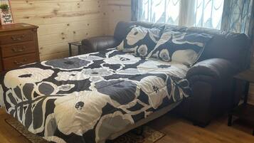 1 bedroom, bed sheets