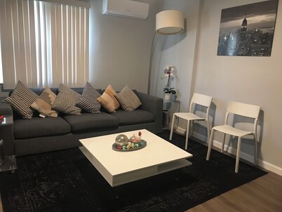 30 mins to Times square, Beautiful spacious apt in Queens